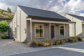 Kiwi Ski Cottage - Wanaka Holiday Home